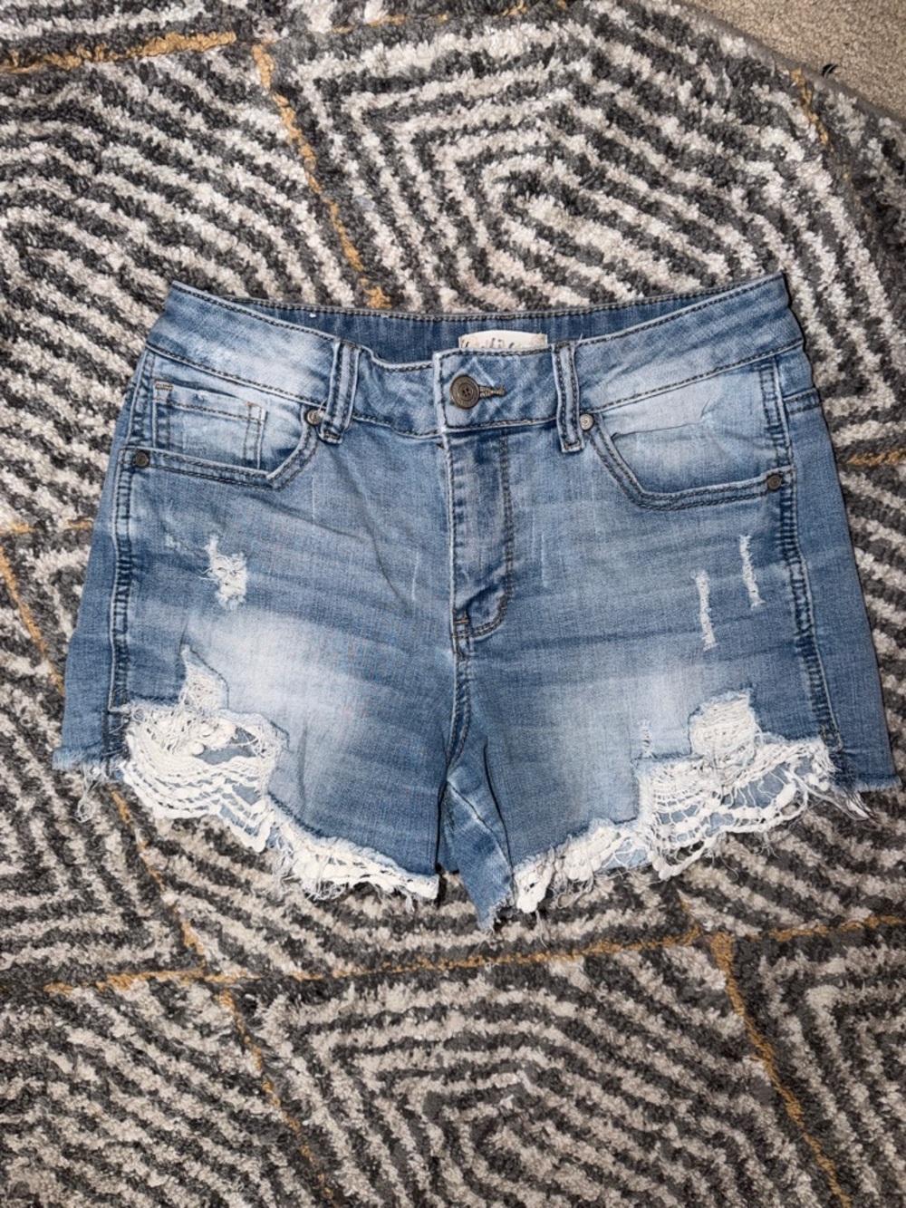 Altar’d State Denim Lace-Hem Distressed Women’s Shorts - Light Blue Sz 26